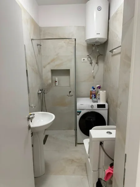 Tirane, jepet me qera apartament 1+1 Kati 9, 70 m² 450 € (ASTIR)