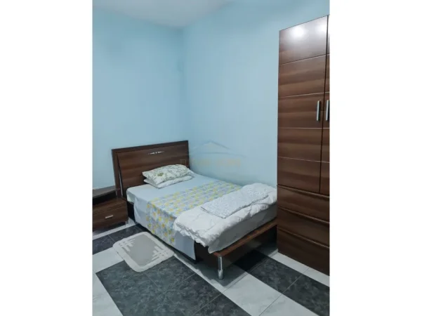 Tirane, jepet me qera Vile Vile 3 Katshe , 3.500 m² 3.500 € (Ish tregu elektrik)