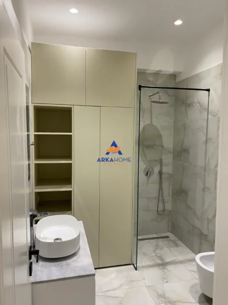 Tirane, jepet me qera apartament 1+1+Ballkon Kati 9, 70 m² 526 € 