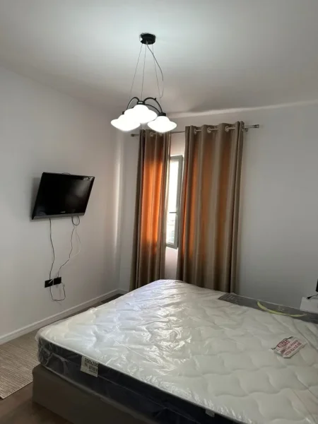 Tirane, jepet me qera apartament 1+1 Kati 2, 75 m² 650 € (Liqeni i Thatë)