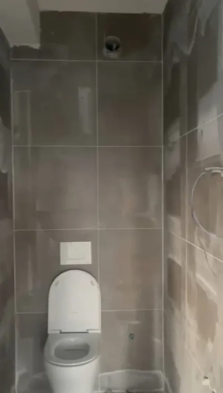 Tirane, jepet me qera ambjent biznesi Kati 5, 92 m² 650 € (Porcelan)