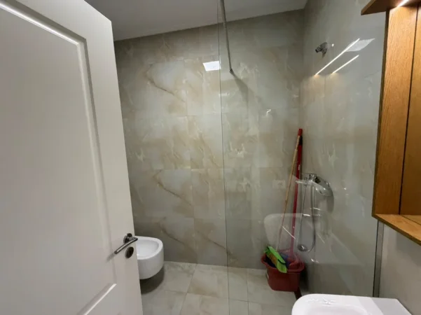 Tirane, jepet me qera apartament 1+1 Kati 1, (ASTIR)