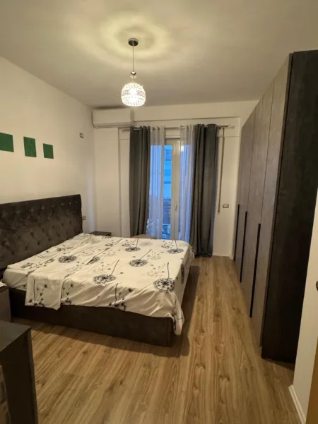 Tirane, jepet me qera apartament 1+1+Ballkon Kati 5, 8 m² 600 € (LiqLiqeni i Thatë)