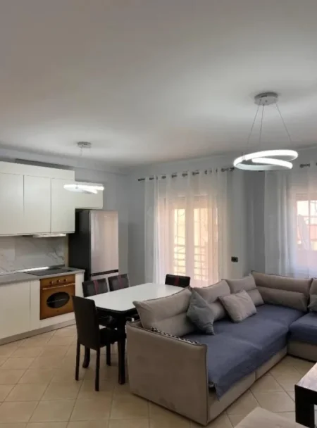 Tirane, jepet me qera apartament 2+1 Kati 10, 103 m² 1.000 € (9 Katëshet)