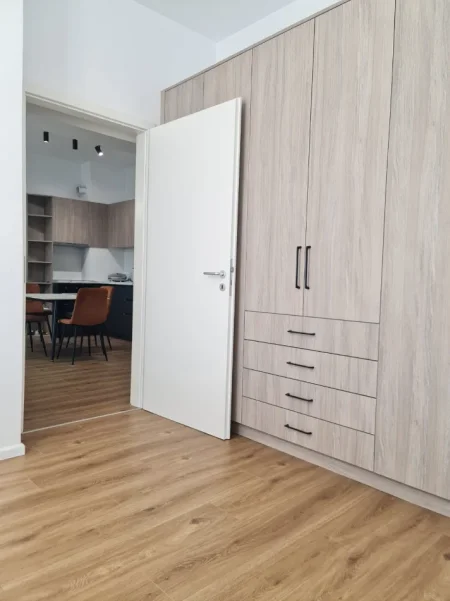 Tirane, jepet me qera apartament 1+1+Ballkon Kati 7, 61 m² 400 € (Ali Demi/Rezidenca Kaimi)