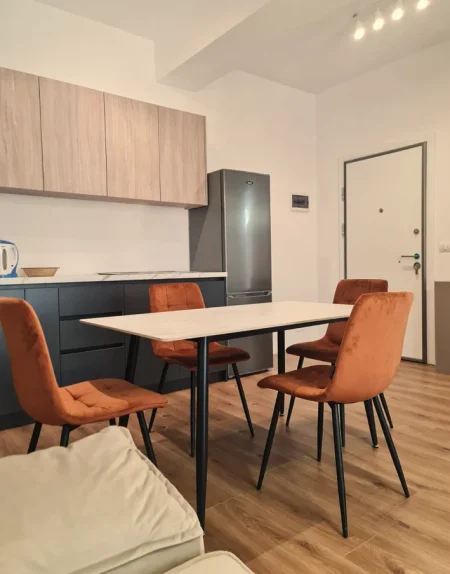 Tirane, jepet me qera apartament 1+1 Kati 7, 60 m² 400 € (Ali Demi, Rezidenca Kaimi)