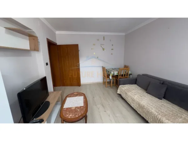 Tirane, jepet me qera apartament 1+1 , 60 m² 600 € (Myslym Shyri)