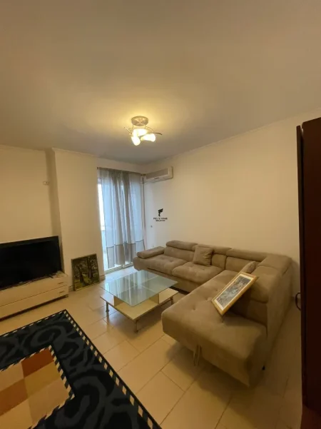 Tirane, jepet me qera apartament 2+1 Kati 2, 90 m² 600 € (PAZARI I RI)
