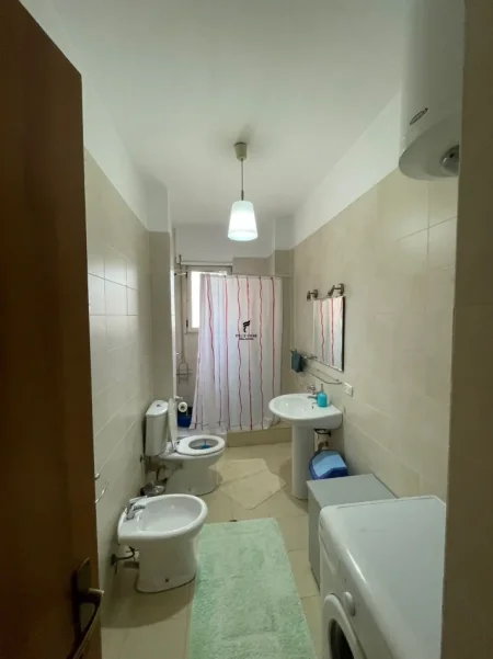 Tirane, jepet me qera apartament 2+1 Kati 2, 90 m² 600 € (PAZARI I RI)