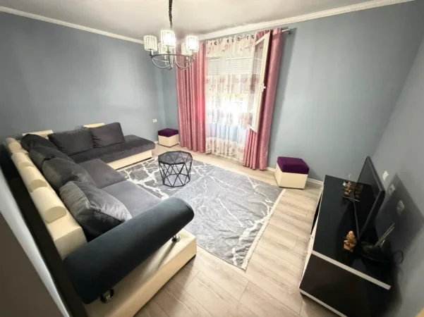 Tirane, jepet me qera apartament 2+1 Kati 2, 450 € (oxhaku)