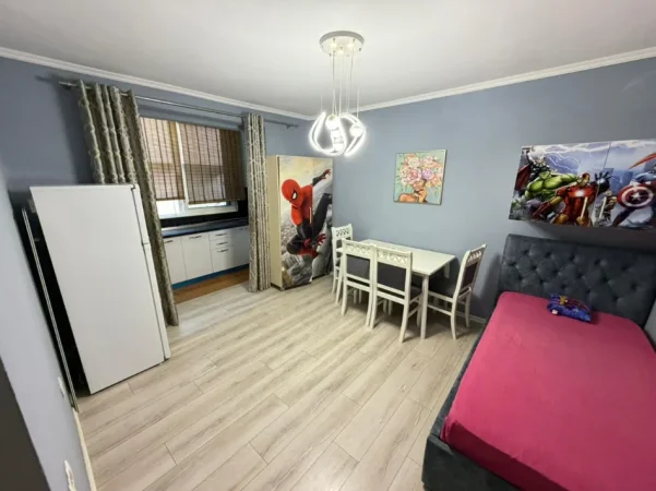 Tirane, jepet me qera apartament 2+1 Kati 2, 450 € (oxhaku)
