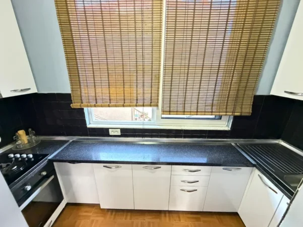 Tirane, jepet me qera apartament 2+1 Kati 2, 450 € (oxhaku)