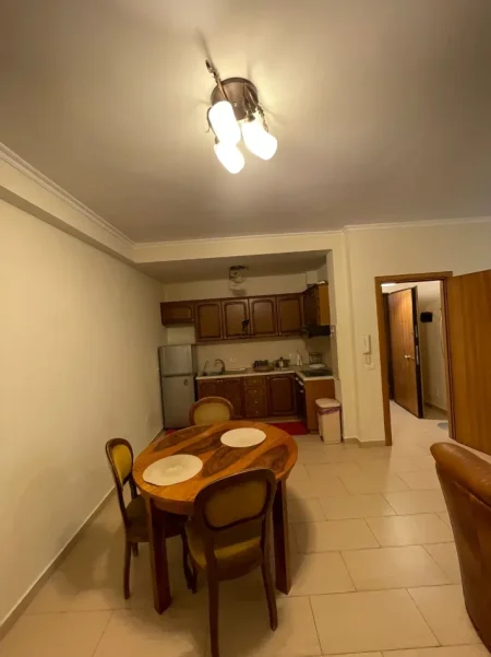 Tirane, jepet me qera apartament 2+1 Kati 2, 90 m² 600 € (PAZARI I RI)
