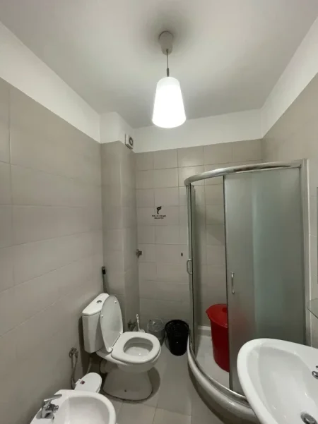 Tirane, jepet me qera apartament 2+1 Kati 2, 90 m² 600 € (PAZARI I RI)