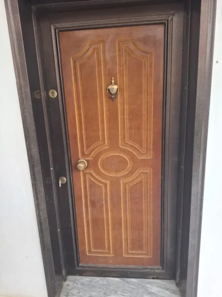 Tirane, jepet me qera apartament 1+1 Kati 1, 80 m² 250 € (Rruga Siri Kodra)