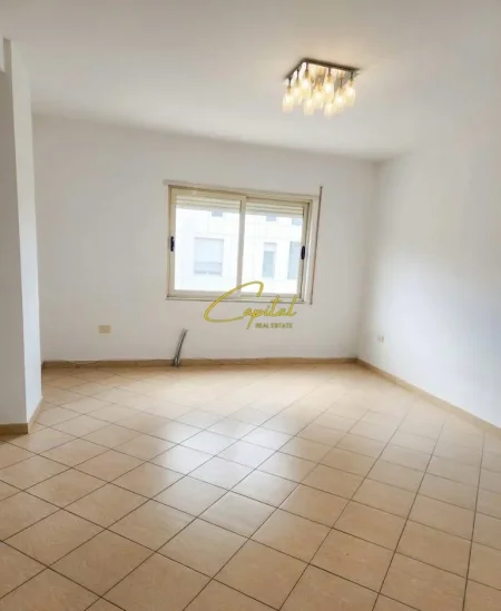 Tirane, jepet me qera apartament 2+1 Kati 3, 100 m² 550 € (ISH STACIONI TRENIT)