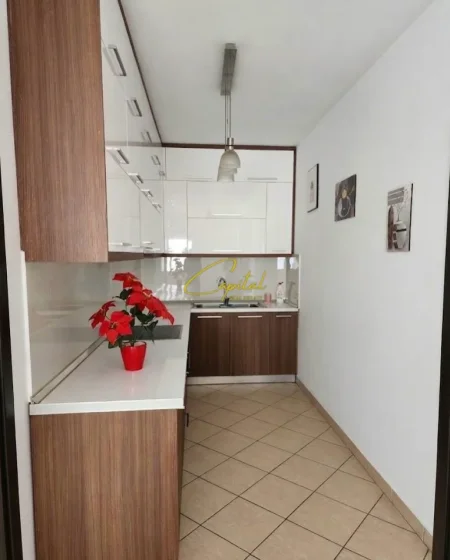 Tirane, jepet me qera apartament 2+1 Kati 3, 100 m² 550 € (ISH STACIONI TRENIT)