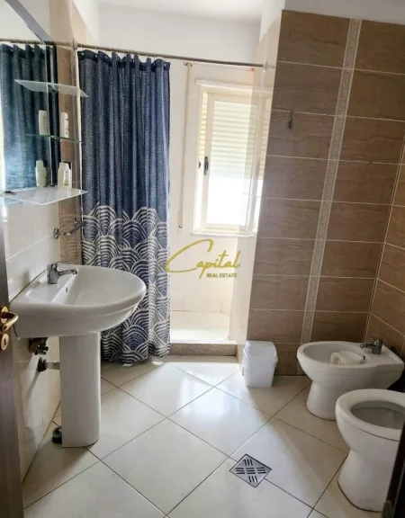 Tirane, jepet me qera apartament 2+1 Kati 3, 100 m² 550 € (ISH STACIONI TRENIT)