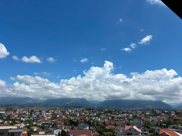 Tirane, shitet apartament 1+1 Kati 2, 85 m² (institut)