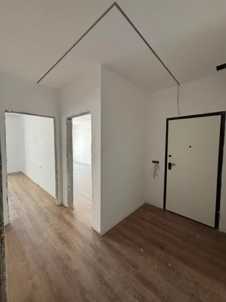 Tirane, shitet apartament 1+1 Kati 2, 85 m² (institut)