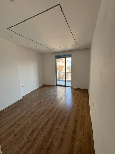 Tirane, shitet apartament 1+1 Kati 2, 85 m² (institut)