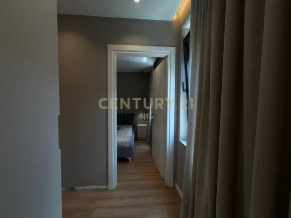 Tirane, jepet me qera apartament 1+1+Ballkon Kati 5, 89 m² 600 € (kompleksi Xhelux)