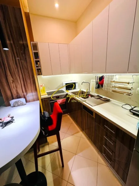 Tirane, jepet me qera apartament 1+1 Kati 1, 70 m² 650 € (KODRA E DIELLIT)