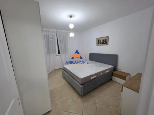 Tirane, jepet me qera apartament 1+1+Ballkon Kati 4, 65 m² 650 € 