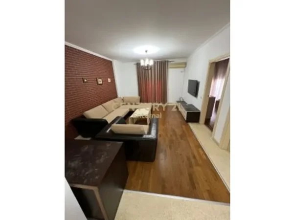 Tirane, jepet me qera apartament 3+1 Kati 4, 125 m² 800 € (kopshti zologjik)