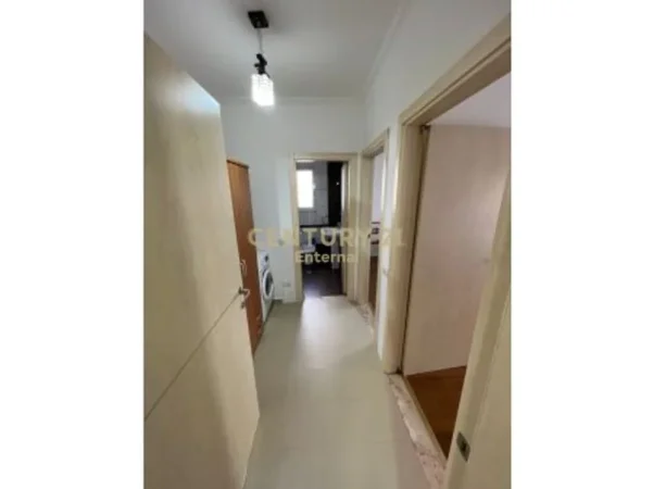 Tirane, jepet me qera apartament 3+1 Kati 4, 125 m² 800 € (kopshti zologjik)