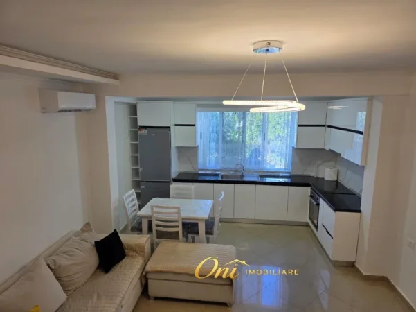Tirane, jepet me qera apartament 1+1 , 80 m² 500 € (HALIT BEGA)