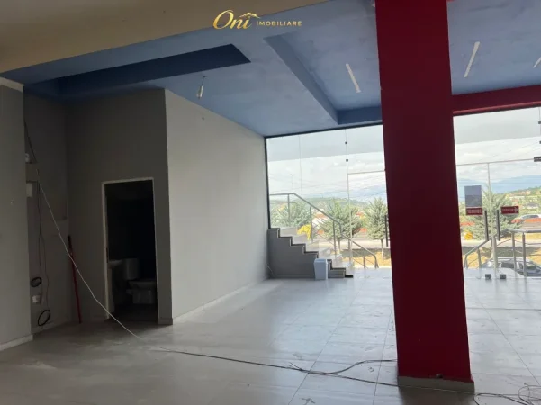Tirane, jepet me qera ambjent biznesi Kati 1, 300 m² 1.500 € (RRUGE KRYESORE)