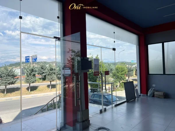 Tirane, jepet me qera ambjent biznesi Kati 1, 300 m² 1.500 € (RRUGE KRYESORE)