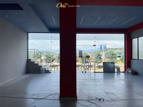 Tirane, jepet me qera ambjent biznesi Kati 1, 300 m² 1.500 € (RRUGE KRYESORE)