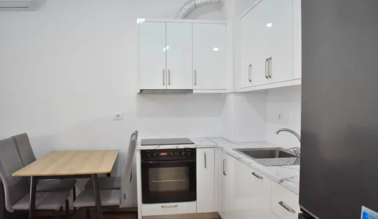 Shqiperi, jepet me qera apartament 1+1 Kati 5, 60 m² 450 € (Ali Demi)