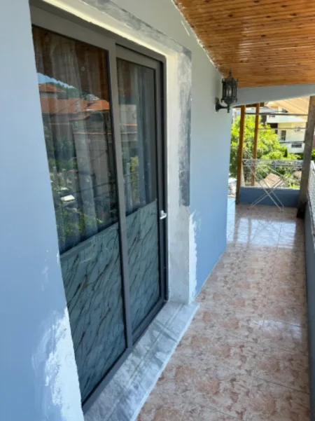 Tirane, jepet me qera apartament 1+1 Kati 3, 50 m² 350 € (Komuna e Parisit)