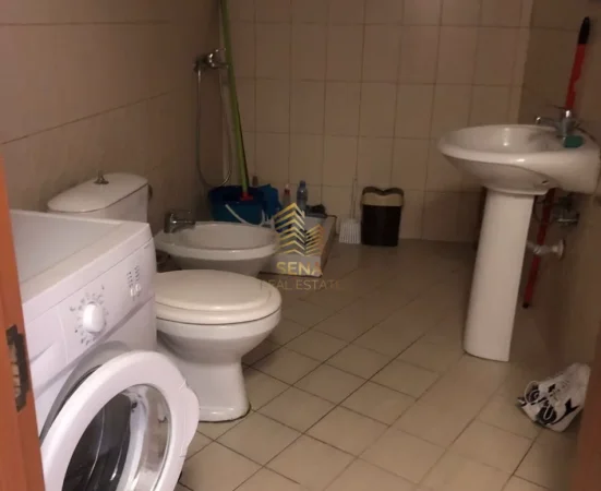 Tirane, jepet me qera apartament 1+1+Ballkon Kati 9, 60 m² 400 € (Rruga e Kavajes)