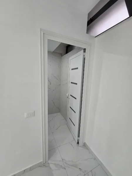 Tirane, shitet dyqan Kati -1, 48 m² 99.000 € (Komuna e Parisit)