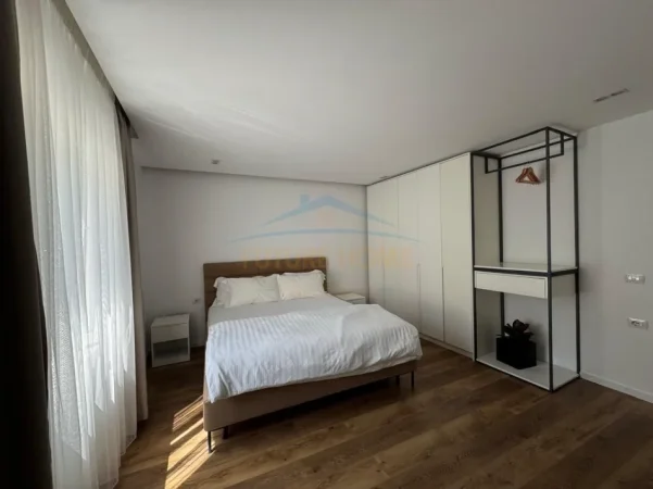 Tirane, jepet me qera apartament 1+1 Kati 2, 65 m² 700 € (Pazari i Ri)