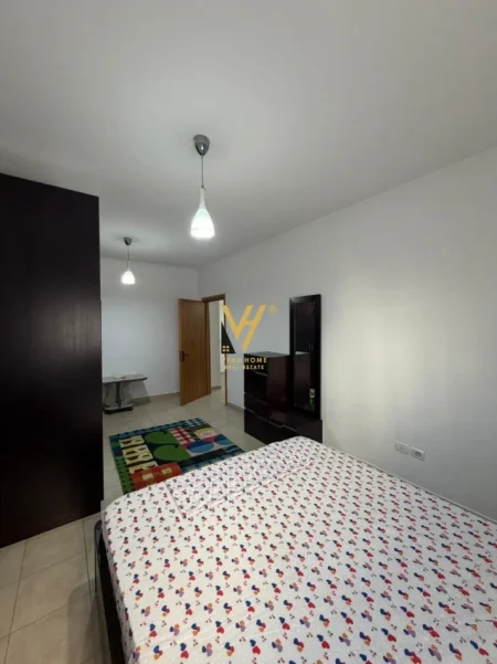 Tirane, jepet me qera apartament 2+1+Ballkon Kati 4, 100 m² 470 € (ASTIR)