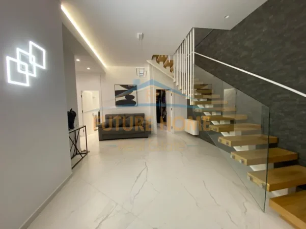 Tirane, shitet apartament duplex Kati 0, 309 m² 700.000 € (Liqeni i Thate)