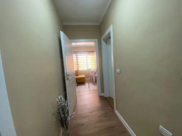 Tirane, jepet me qera apartament 2+1+Ballkon Kati 3, 70 m² 550 € (ish dogana)