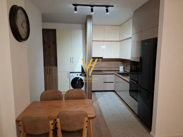 Tirane, jepet me qera apartament 2+1+Ballkon Kati 6, 87 m² 750 € (LAPRAKE)