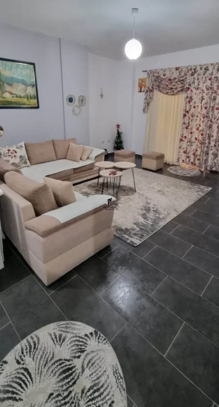 Tirane, jepet me qera apartament 1+1 Kati 2, 80 m² 380 € (FRESK)