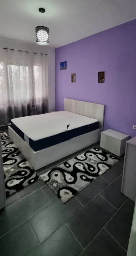 Tirane, jepet me qera apartament 1+1 Kati 2, 80 m² 380 € (FRESK)