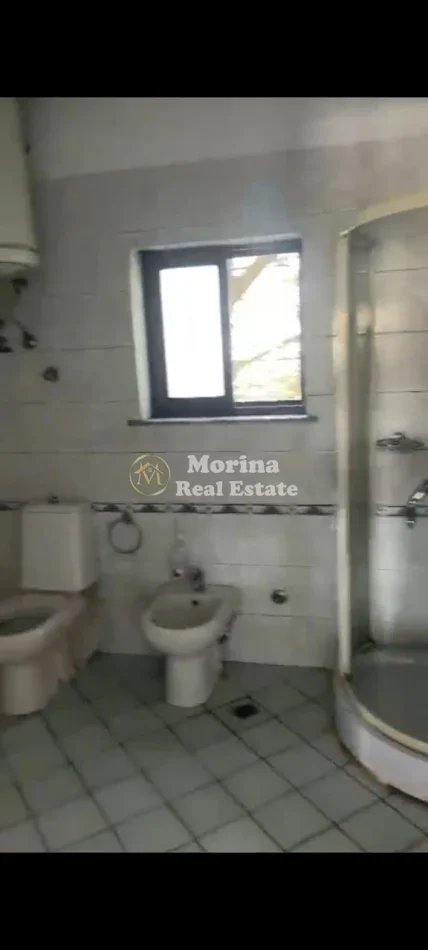 Tirane, jepet me qera ambjent biznesi Kati 1, 120 m² 300 € (Rruga Niko Avrami)