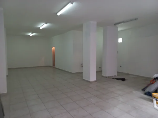 Tirane,Qera Ambjent Biznesi ideale klinik, laborator, estetik-parukeri, zyre etj, kat 0, sip. 70m²,Qera 80'000 leke/muaj, rr. F.Konica ATJONIT, Tiranë