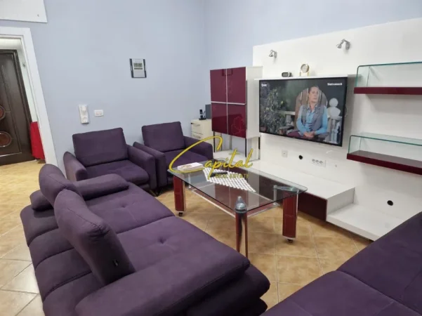 Tirane, jepet me qera apartament 3+1 Kati 4, 110 m² 800 € (ZOGU I ZI)