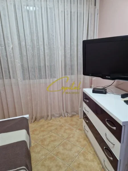 Tirane, jepet me qera apartament 3+1 Kati 4, 110 m² 800 € (ZOGU I ZI)