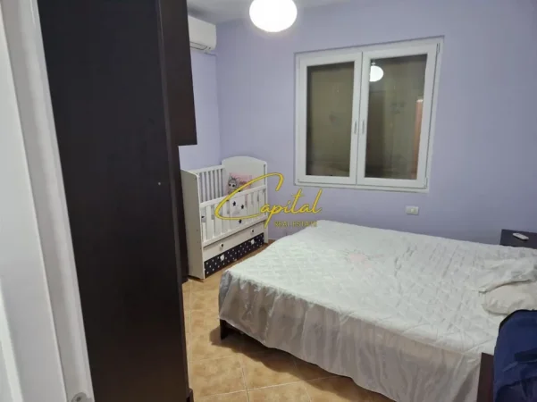 Tirane, jepet me qera apartament 3+1 Kati 4, 110 m² 800 € (ZOGU I ZI)